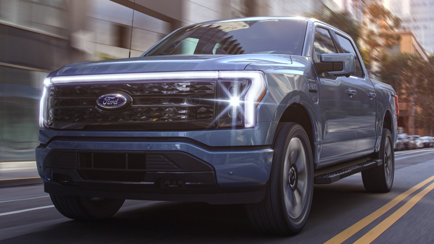 2022-Ford-F-150-Lightning-Platinum-Exterior